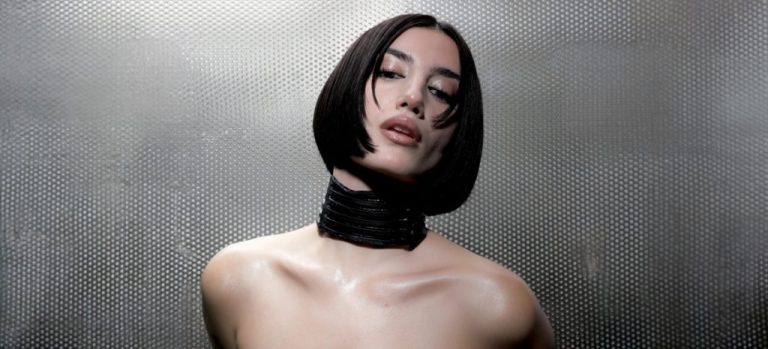 Η Ellize, η τάχιστα ανερχόμενη και πολλά υποσχόμενη καλλιτέχνις της νεότερης γενιάς που γράφει και ερμηνεύει, παρουσιάζει το νέο της τραγούδι «Ηθοποιός».