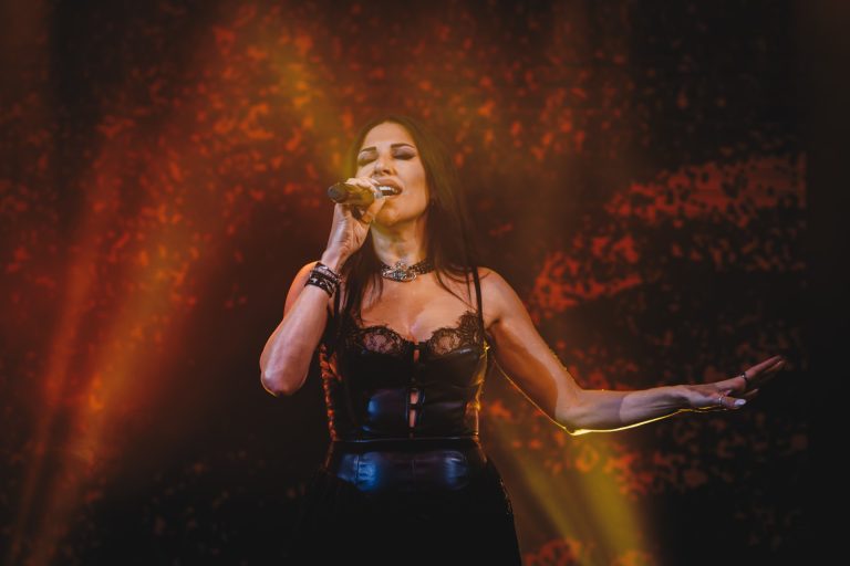 Η Μαρία Ιακώβου φέρνει τα… Μαύρα Μεσάνυχτα στην Πάτρα!