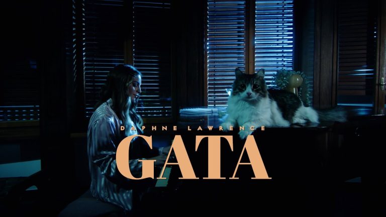 Η Daphne Lawrence παρουσιάζει το νέο της τραγούδι «Γάτα» 🐱