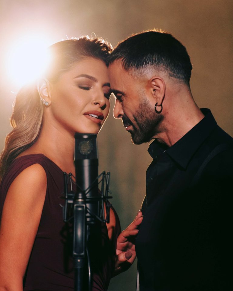 🎯 Κωνσταντίνος Χριστοφόρου- Έλενα Παπαρίζου: Χτύπησε κόκκινο η συνεργασία τους Οι δύο χαρισματικοί ερμηνευτές σε μια συνεργασία που αγκαλιάστηκε αμέσως