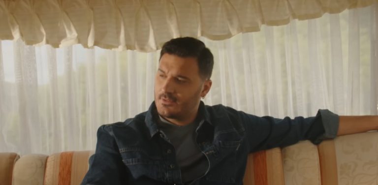 Βασίλης Οικονόμου: Το ατμοσφαιρικό video clip του νέου του τραγουδιού