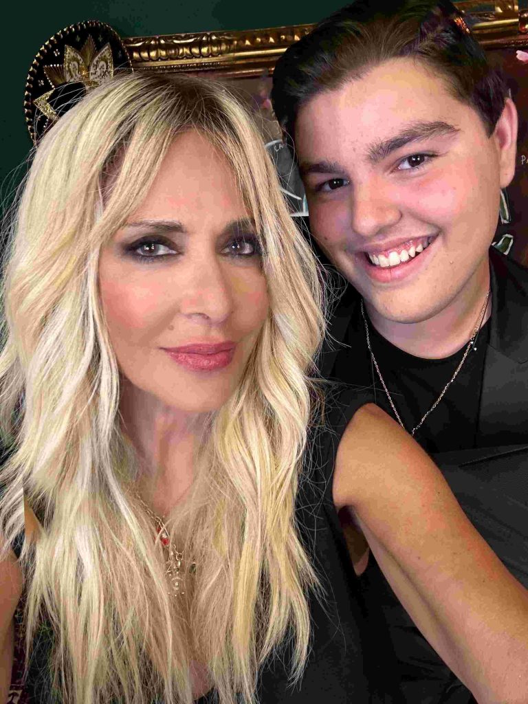 24 ΩΡΕΣ ΜΑΖΙ ΜΕ ΤΟΝ ΚΩΝΣΤΑΝΤΙΝΟ ΚΩΝΣΤΑΝΤΙΝΟΥ ΚΑΘΕ ΚΥΡΙΑΚΗ ΣΤΙΣ 18:50