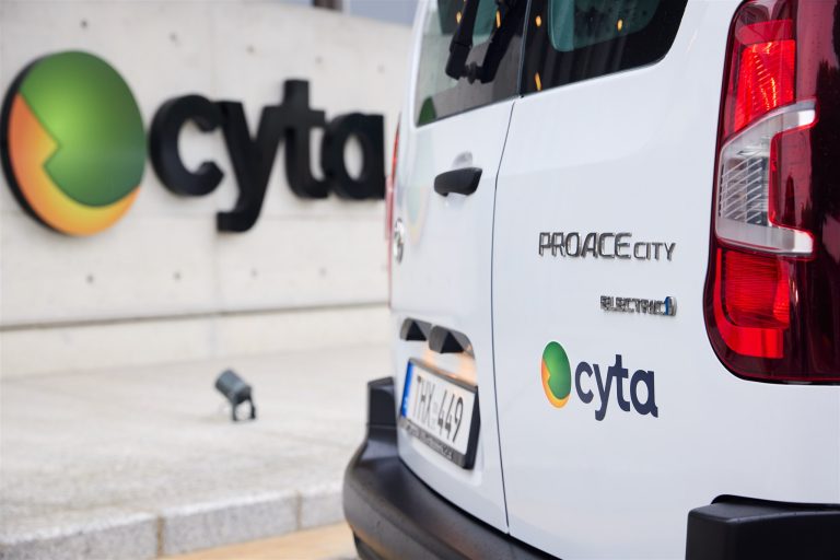 Η Toyota Κύπρου παραδίδει πλήρως ηλεκτρικό στόλο Toyota Proace City Electric, στη Cyta