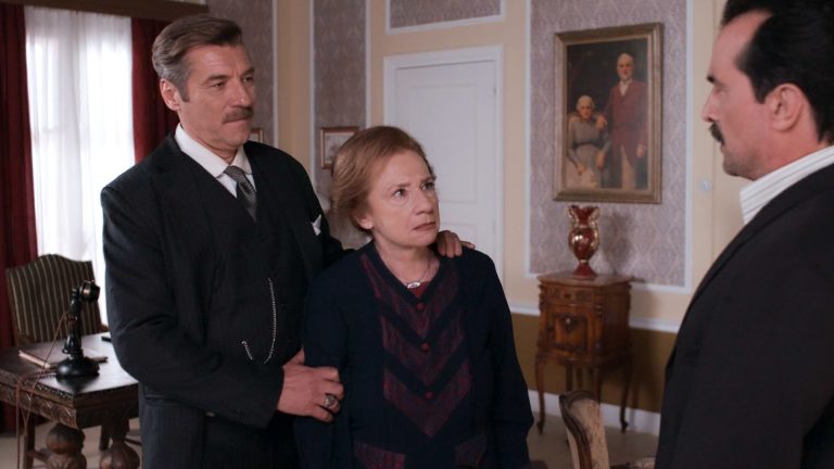 «GRAND HOTEL» Όλα τα μυστικά μένουν εδώ!   ΤΕΤΑΡΤΗ 3 ΔΕΚΕΜΒΡΙΟΥ ΣΤΙΣ 21:15   Sneak Preview Ο Ρήγας διαβάζει το γράμμα στο οποίο ο Άρης κάνει ερωτική εξομολόγηση στην Αλίκη