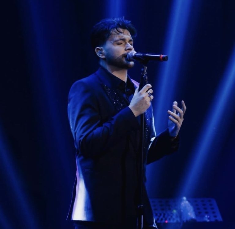 Άγγελος Τσακίρης: Οι επιτυχημένες εμφανίσεις του στο Mona Lisa Music Hall