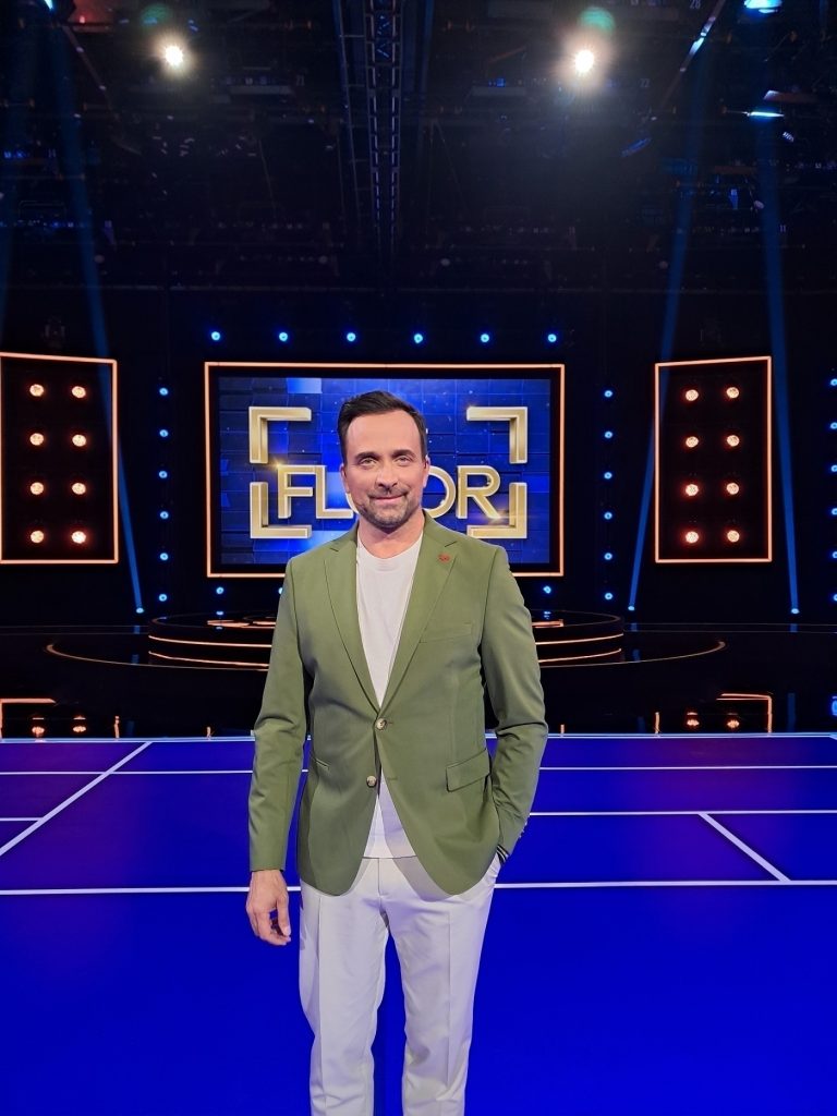 «THE FLOOR» Με τον Γιώργο Λιανό  ΑΛΛΟΙ ΚΙΝΔΥΝΕΥΟΥΝ ΝΑ ΧΑΣΟΥΝ ΤΑ ΠΑΝΤΑ ΚΙ ΑΛΛΟΙ ΡΙΣΚΑΡΟΥΝ ΚΑΙ ΑΝΤΑΜΕΙΒΟΝΤΑΙ ΣΗΜΕΡΑ ΔΕΥΤΕΡΑ 1Η ΔΕΚΕΜΒΡΙΟΥ ΣΤΙΣ 21:00 ΣΤΟ ΣΙΓΜΑ