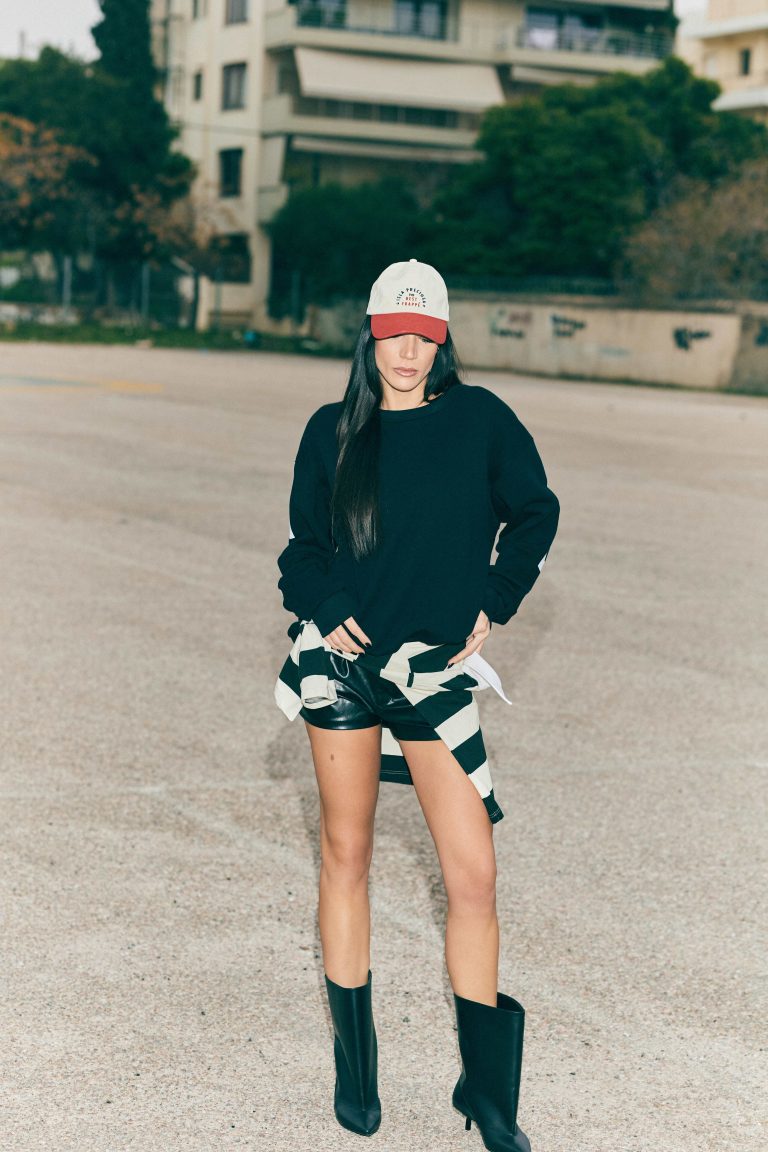 Η Ήβη Αδάμου αποκαλύπτει μια ολόκληρη μέρα της ζωής της στο νέο video clip του «Λέει Λέει Λέει»