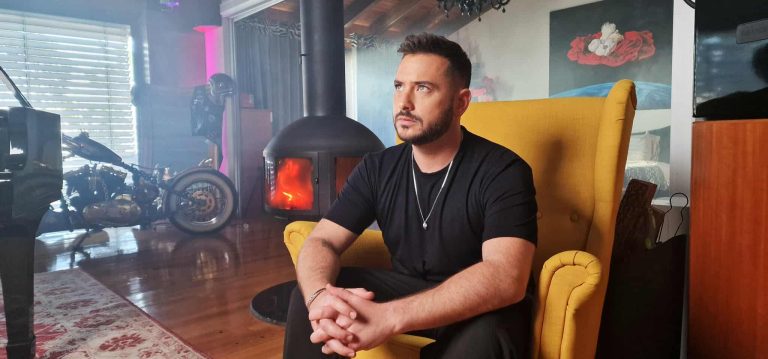 Θέμης Παναγιωτίδης: Κυκλοφόρησε το νέο του single με τίτλο «Χάνομαι»!