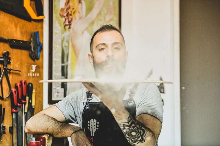 STOA CULTURA ΣΥΝΕΝΤΕΥΞΕΙΣ: ΣΤΕΛΙΟΣ ΑΝΔΡΕΟΥ- H κατασκευή μουσικών οργάνων είναι το μεράκι μου.