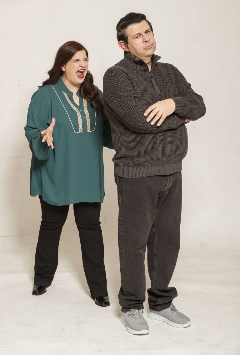 ΟΙΚΟΓΕΝΕΙΑ ΠΟΥΛΛΑΚΗ Η ΝΕΑ ΚΩΜΙΚΗ ΣΕΙΡΑ ΤΟΥ ΣΙΓΜΑ ΠΡΕΜΙΕΡΑ  ΔΕΥΤΕΡΑ 12 ΙΑΝΟΥΑΡΙΟΥ ΣΤΙΣ 19:30 ΚΑΙ ΚΑΘΗΜΕΡΙΝΑ ΤΗΝ ΙΔΙΑ ΩΡΑ