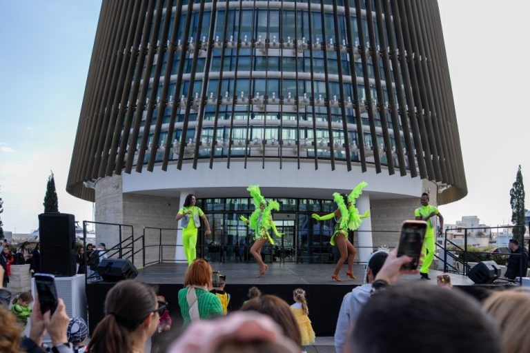 Το Σάββατο 21 Φεβρουαρίου η καρδιά του καρναβαλιού χτυπά στη Μαρίνα Αγίας Νάπας!