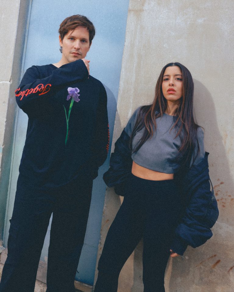 Μαρίνα Σάττι x Leon Of Athens – «ΕΔΩ» | Όταν ο χρόνος σταματά εκεί που υπάρχει αγάπη