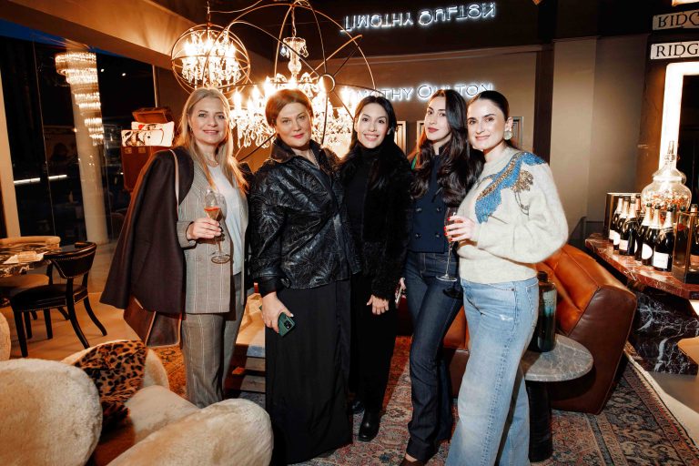 TIMOTHY OULTON X ELEMIS Γιόρτασαν την αγάπη στο Sattori Design Collection