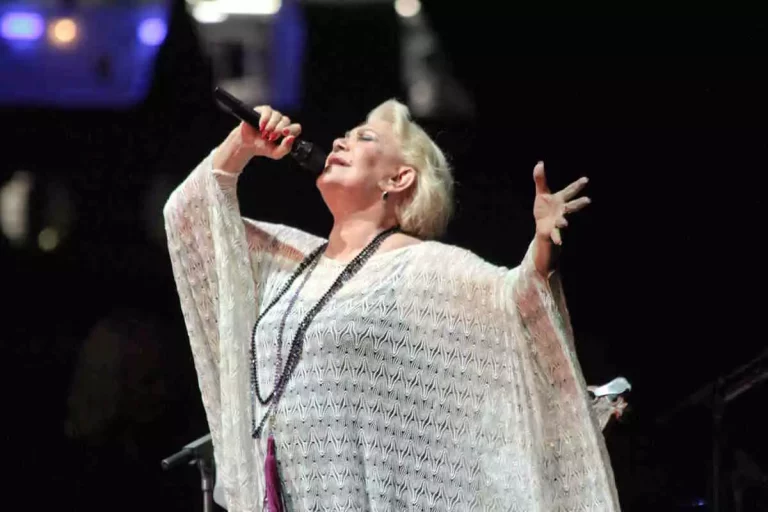 «Έφυγε» η σπουδαία ερμηνεύτρια Μαρινέλλα, σε ηλικία 87 ετών