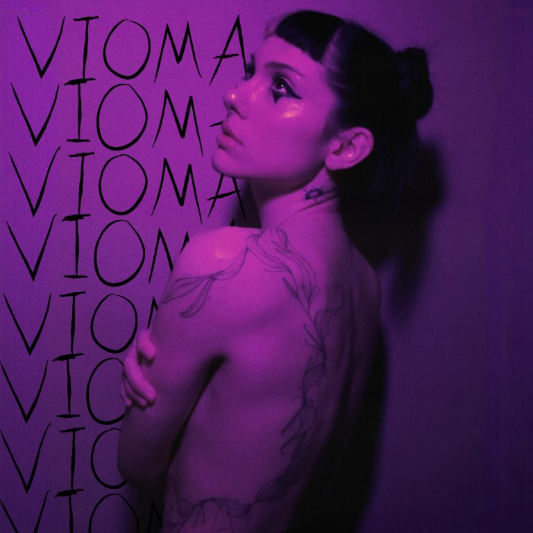 Η Joanne κυκλοφορεί το νέο της τραγούδι με τίτλο «VIOMA», ένα κομμάτι με ιδιαίτερη σημασία και βαθιά προσωπικό χαρακτήρα.