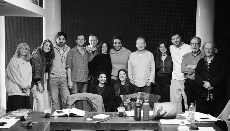 Κεντρική Σκηνή ΘΟΚ Μεταφράσεις του Μπράιαν Φρίηλ Σκηνοθεσία: Patrick Myles  Παραστάσεις από 28 Μαρτίου 2026