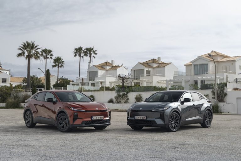 H Toyota επιταχύνει σταθερά τη μετάβασή της προς την ηλεκτροκίνηση