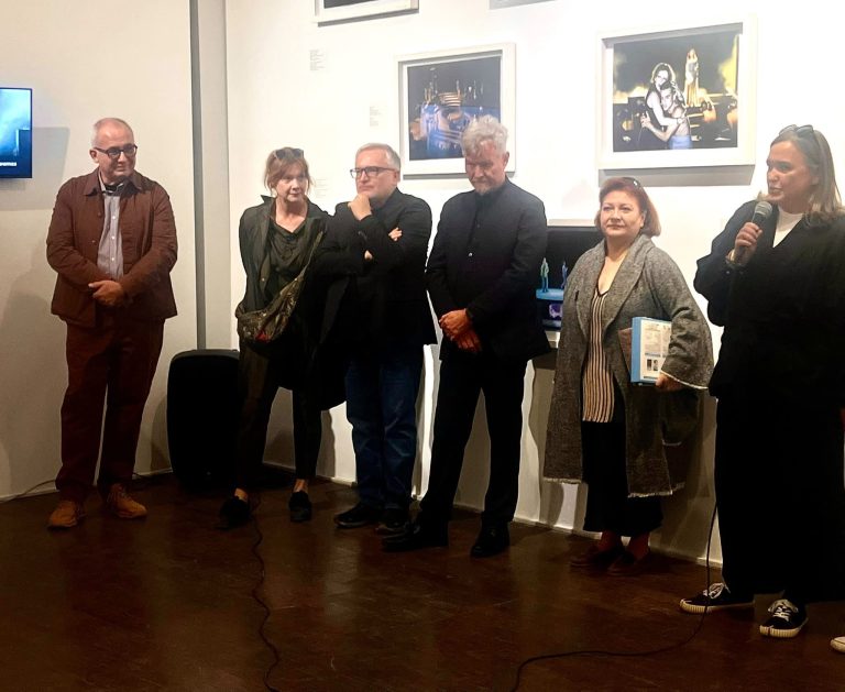 Η Κύπρος εκπροσωπείται στην 6η Διεθνή Μπιενάλε Σκηνογραφίας της Τιφλίδας 2026 με τον σχεδιαστή θεατρικού φωτισμού Γεώργιο Κουκουμά